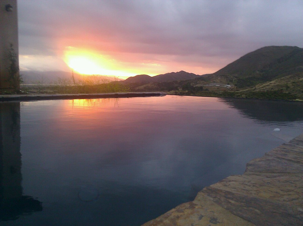 JeanetteJoy's tweet photo. 🌇
(LOL> I forgot the photo)
I designed this pool with a seat across the back so we could enjoy the sunsets. The kids swam today.
#SundaySunsets #JOYpublicity https://t.co/Z1BnEqfFuA