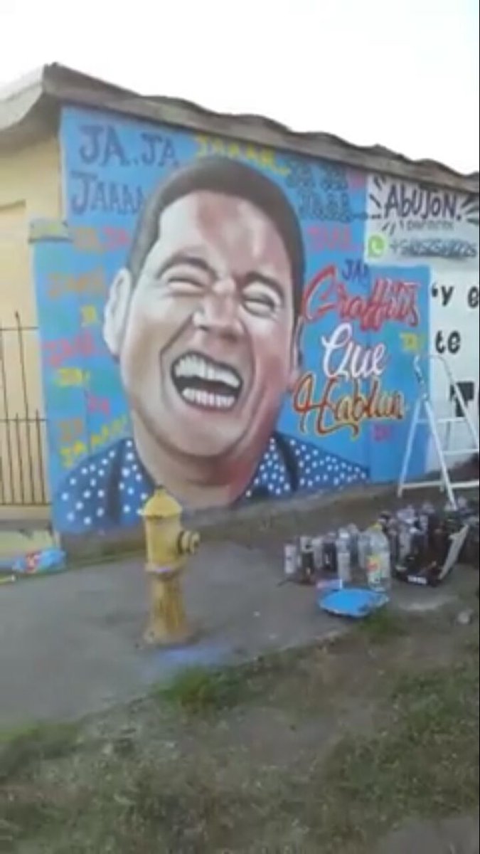 Victor_Curico's tweet photo. #Abujon muralista curicano rindió homenaje al destacado animador de canal 13 e hijo ilustre de #Curico @PANCHOSAAVEDRA su obra está inmortalizada en la pared de una vivienda en población #Rauquén en calle los peumos. #Graffitisquehablan https://t.co/77CGn2ronA