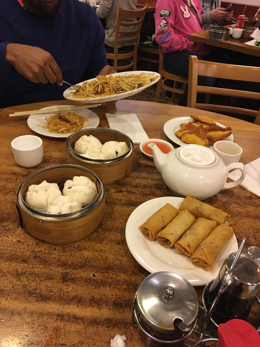 IsaiahByDayah's tweet image. The BEST part about coming to Pax East #PorkBuns