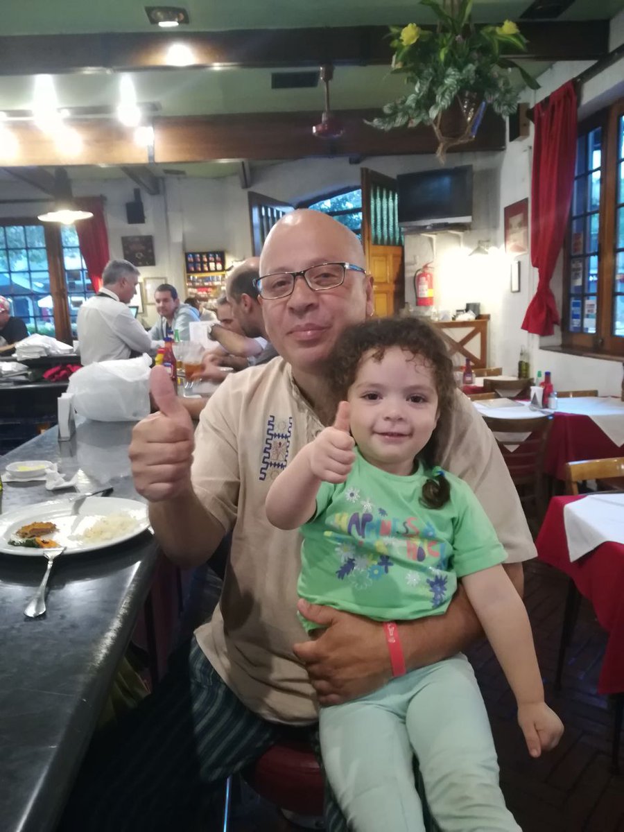 jotacastilloc's tweet photo. Con la heredera en el #Lomit's. Pregunta: ¿Este es tu jardín, aquí te preparan tu comida? https://t.co/TPsBi7czT7