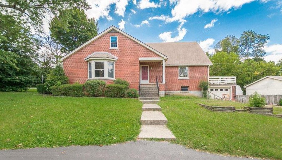 ShowPlaceRealty's tweet photo. We are looking for a buyer on 203 Wooldridge Lane #Versailles #KY  #realestate https://t.co/nMVW4XNpee https://t.co/f7S1ImIWYK