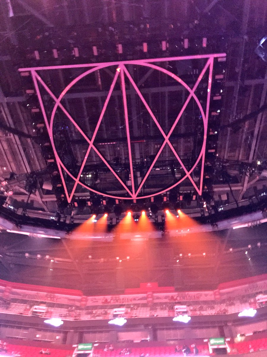 MalyFld05's tweet photo. @jtimberlake Are you ready for Montreal ? We’re waiting for you..... You’re bringing your sexyback.. 🤓  Try to find the message on my poster (OnTheFloor) https://t.co/XHXB4I3Ztr