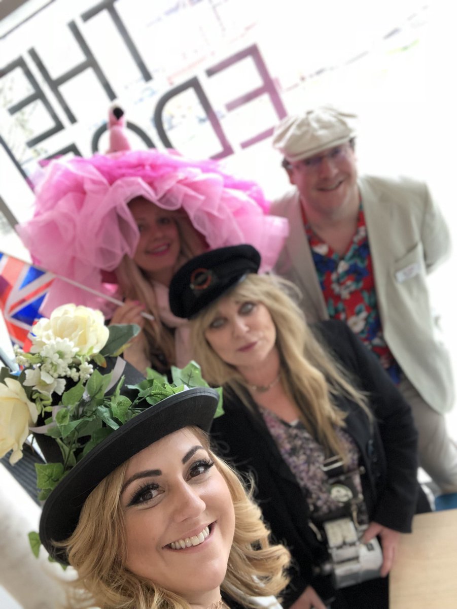 hairZP's tweet photo. @HelenLederer what a great day was lovely to meet you.  Xx https://t.co/jdq2r8bN5d