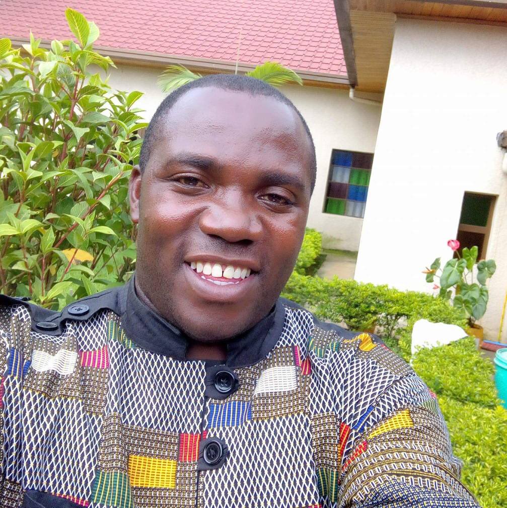 Abbé Étienne Nsengiyumva du diocèse de #Goma. Assassiné ce dimanche 8 avril à Kitchanga (Masisi, Nord-Kivu), par des hommes armés son identifiés. Il venait de célébrer la messe, en ce deuxième dimanche de Pâques. Un martyr de plus, parmi les millions des nôtres. Paix à son âme !