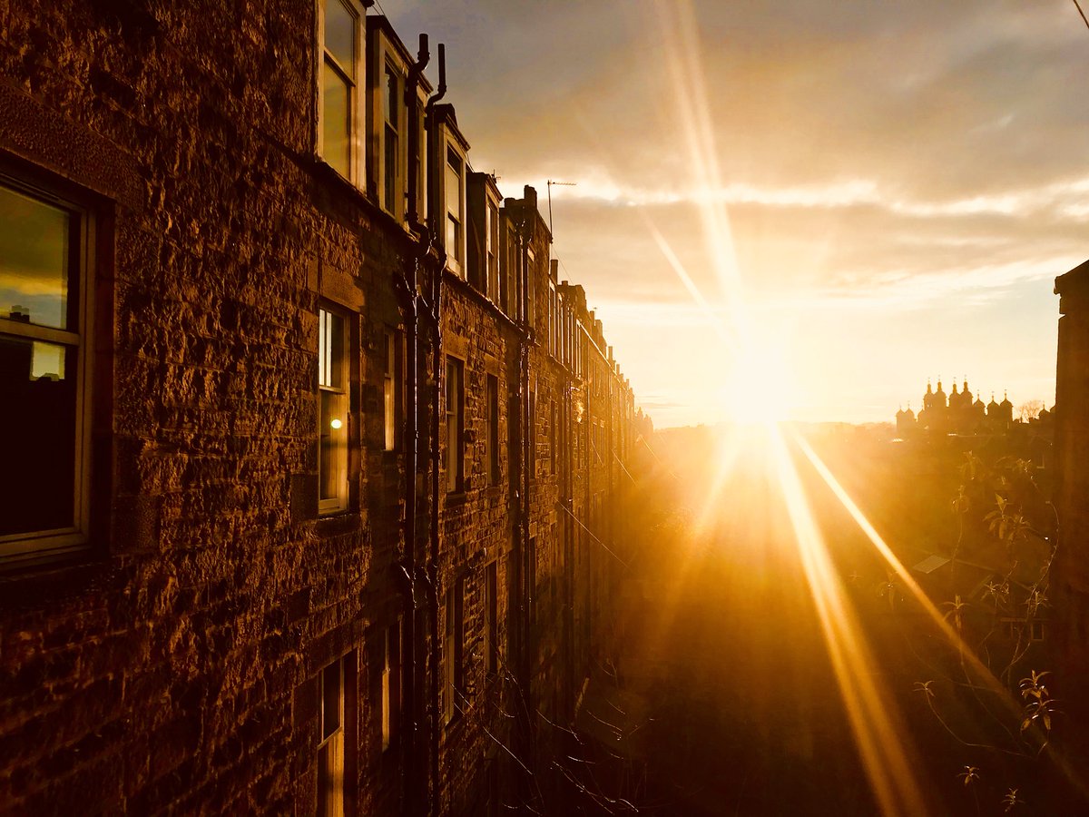 DavidhEdwards's tweet photo. Good evening Edinburgh @LoveEdinburgh @EdinReporter https://t.co/9T1UpPlJli