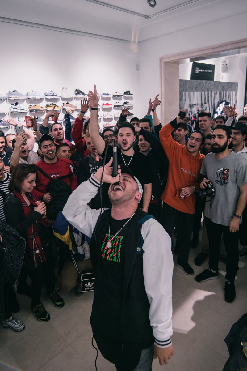 NigraMercato's tweet photo. Buena liada en la presentación de Vans x A Tribe Called Quest junto a @DanoZiontifik Ebano y @NOTYME3 https://t.co/UiEfrDAA90