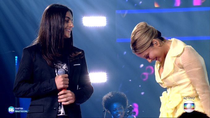 clistronger's tweet photo. Claudia Leitte é um exemplo de artista e técnica! #TheVoiceKids https://t.co/rgOmLWlr6A