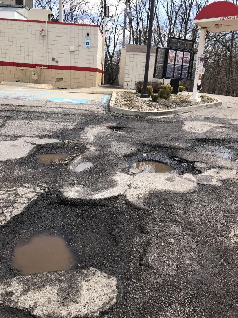 trrdesign's tweet photo. @ArbysCares @Arbys I think I know why business is down at Arby’s on Park Ave West in Mansfield, OH. (Store #343). Couldn’t even make it to drive through as the parking lot is like this all around the building. Please fix. https://t.co/d346tnNFFC