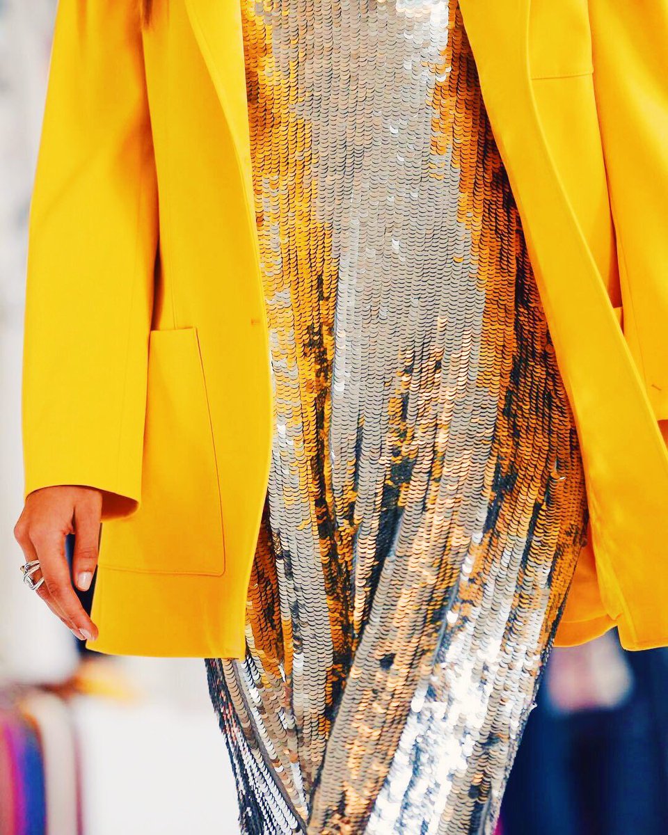 StudioCourtenay's tweet image. Some sunshine yellow fashion inspiration for a warm Sunday evening! ☀️ #FashionPhotography #neblogger