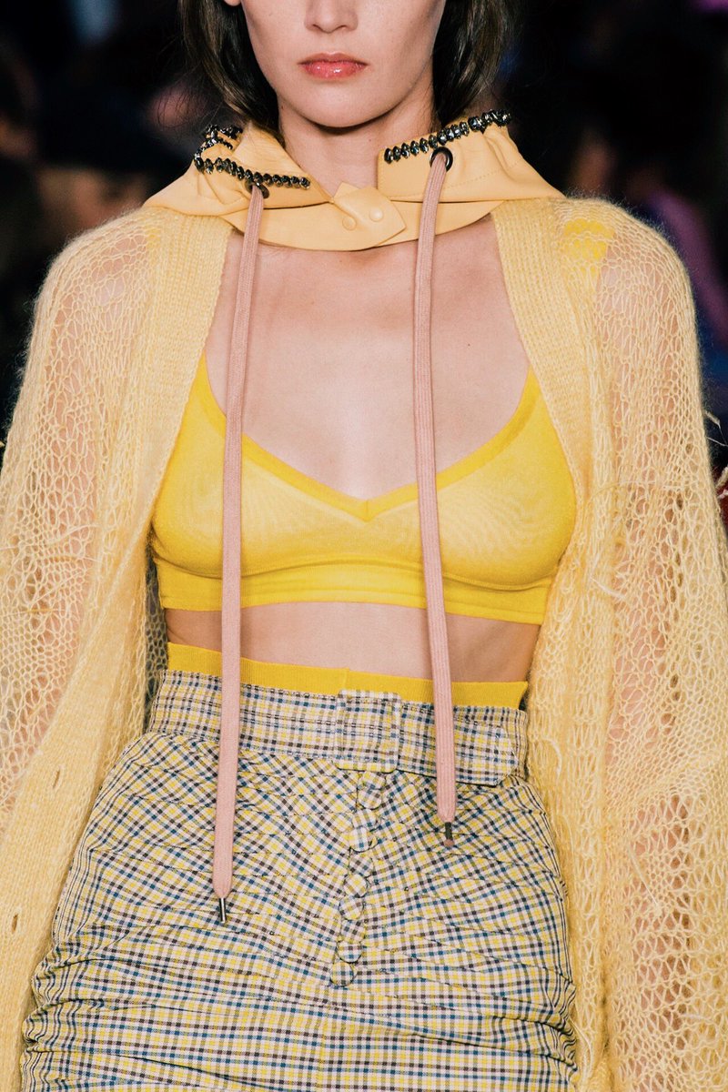 StudioCourtenay's tweet image. Some sunshine yellow fashion inspiration for a warm Sunday evening! ☀️ #FashionPhotography #neblogger