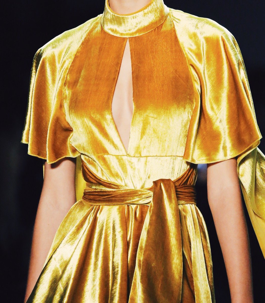 StudioCourtenay's tweet image. Some sunshine yellow fashion inspiration for a warm Sunday evening! ☀️ #FashionPhotography #neblogger