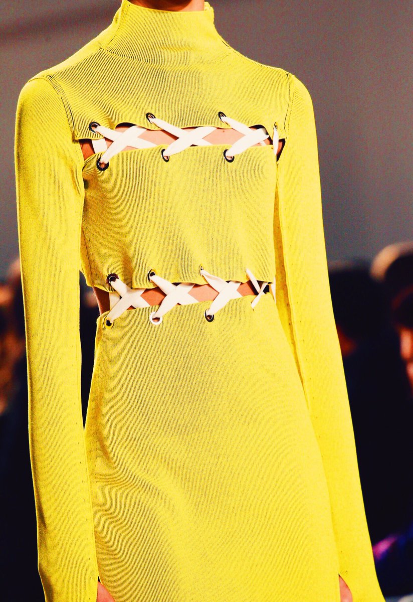 StudioCourtenay's tweet image. Some sunshine yellow fashion inspiration for a warm Sunday evening! ☀️ #FashionPhotography #neblogger