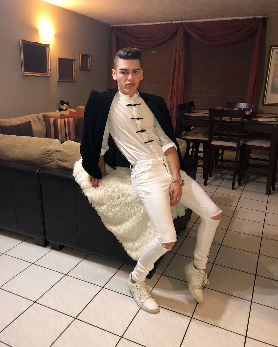 _angelrafa's tweet photo. i run this shit like cardio #SJModa https://t.co/UNHouJUgZk