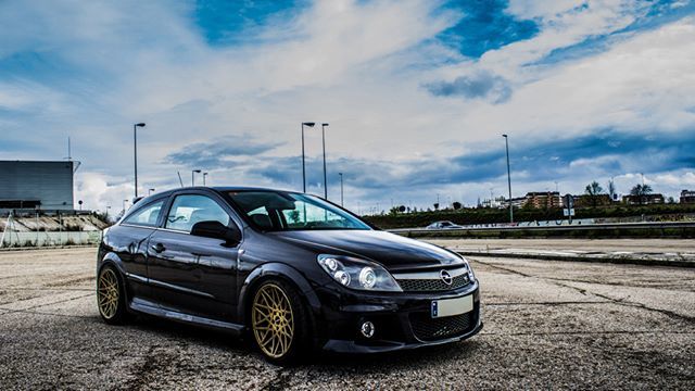 PhotograpAlvaro's tweet photo. Actualizo la web con esta galería del pasado Sábado con los amigos de Opel Fest y Maxtra TVGracias por contar con mi presencia.
https://t.co/v9qXanJKZr
#opel #astra #gtc #opc #vauxhall #vxr #opelfest #opelfest2k18 https://t.co/heDCBUi7OV
