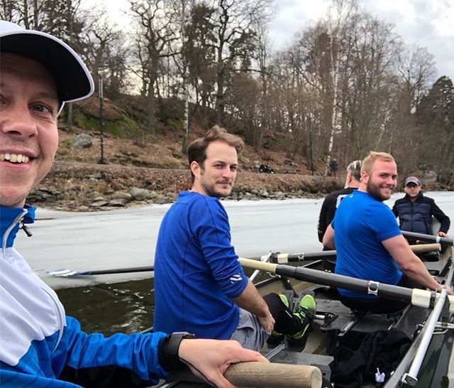 conandX's tweet photo. Lite isigt - men sjukt kul!! #icebreakers #rowing #stockholmsroddförening https://t.co/PGEl9kEnLV