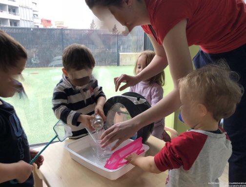Natfab1's tweet photo. Les enfants prennent soin des nouveaux arrivés #nourrir #nettoyer #laver  #grandir #MicroCrècheDeThionville #crècheDeObernai @aureliewirtz67 @celia1089 @Creches_LPCR https://t.co/feKqQOKQKE