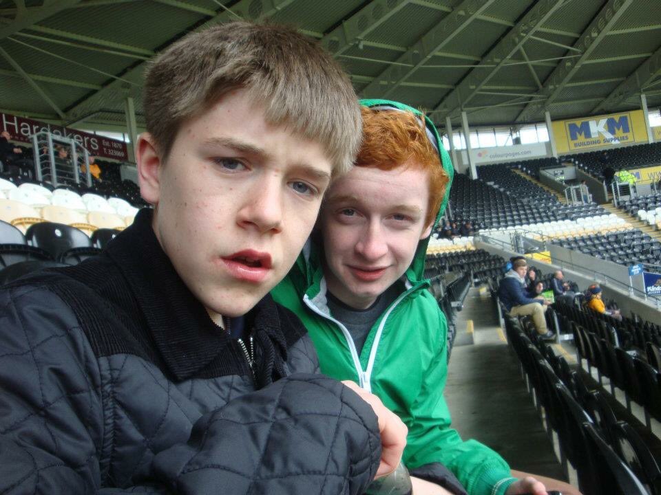 HOODDGGEE's tweet photo. TWITTER. DO YOUR THING!!!!

These SCUMBAGS stole my phone yesterday at the KCOM and took this selfie and it’s linked to my iCloud photo sharing. PLEASE RETWEET 😡 https://t.co/80lNcU7bYv