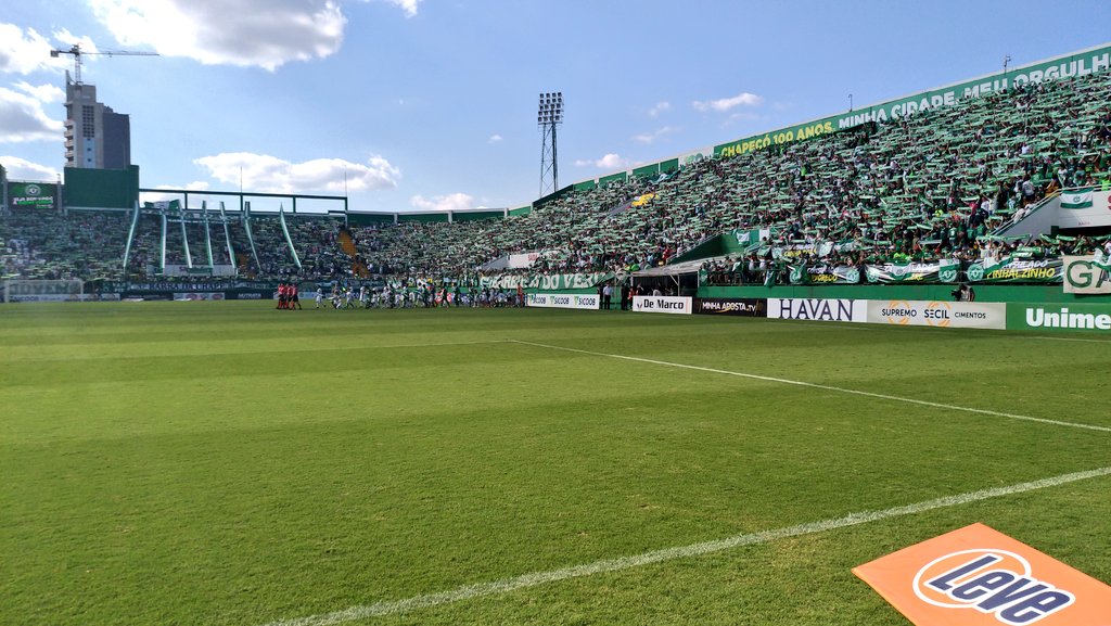 kadureiss's tweet photo. Times em campo! #finalsc https://t.co/BxduRqR1Jw