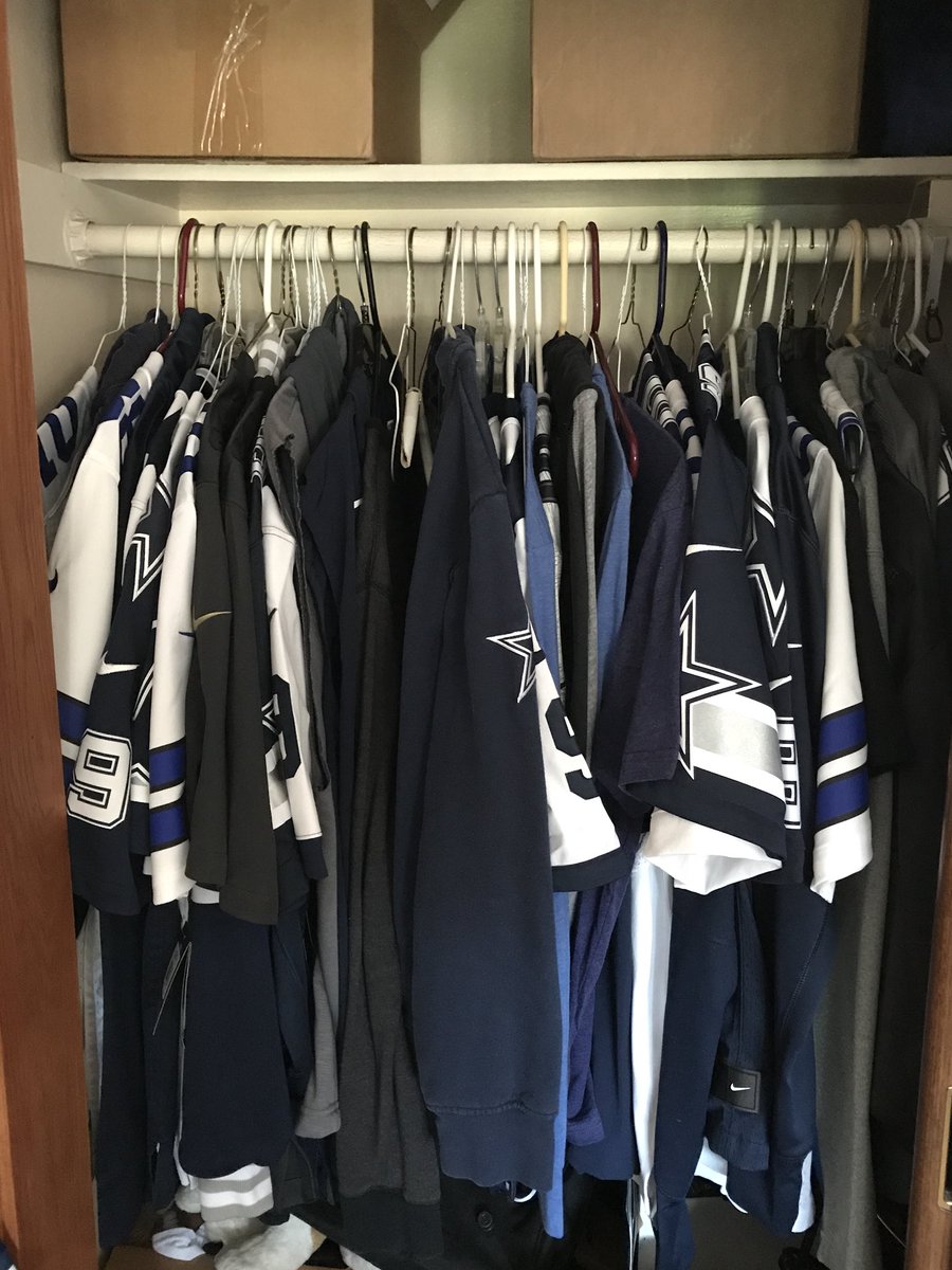 Rizzuti09's tweet photo. Nothing but @tonyromo swag wouldn’t want it any other way. Love being a Romo fan. Cheering on my guy every step of the way #RomoFan #DreamToMeetTonyRomo #RomoTheGOAT https://t.co/2H0iKIdJzD