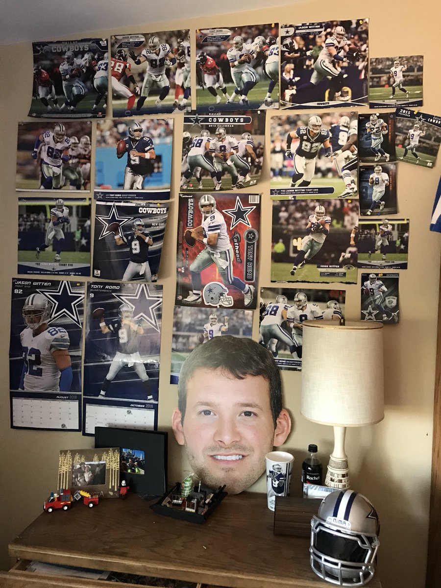 Rizzuti09's tweet photo. Nothing but @tonyromo swag wouldn’t want it any other way. Love being a Romo fan. Cheering on my guy every step of the way #RomoFan #DreamToMeetTonyRomo #RomoTheGOAT https://t.co/2H0iKIdJzD