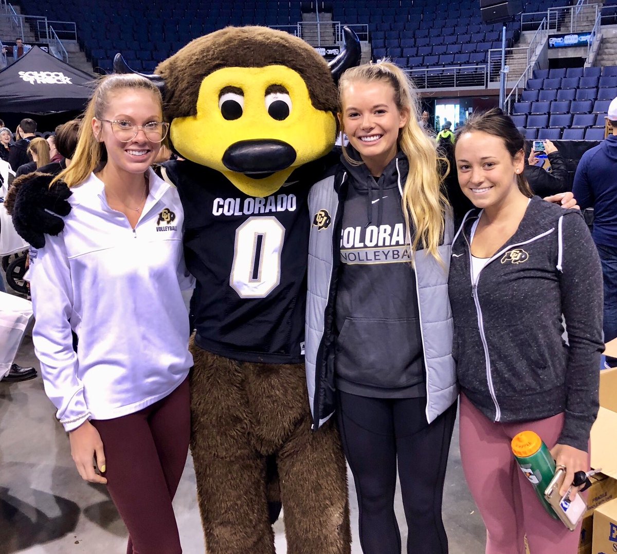 CUBuffsVB's tweet photo. Emily, Chip, Alexa and Rachel are spending their Sunday volunteering at the Frank Shorter Race4Kids Health! #BuffsGivingBack https://t.co/RKhr6mtx2e