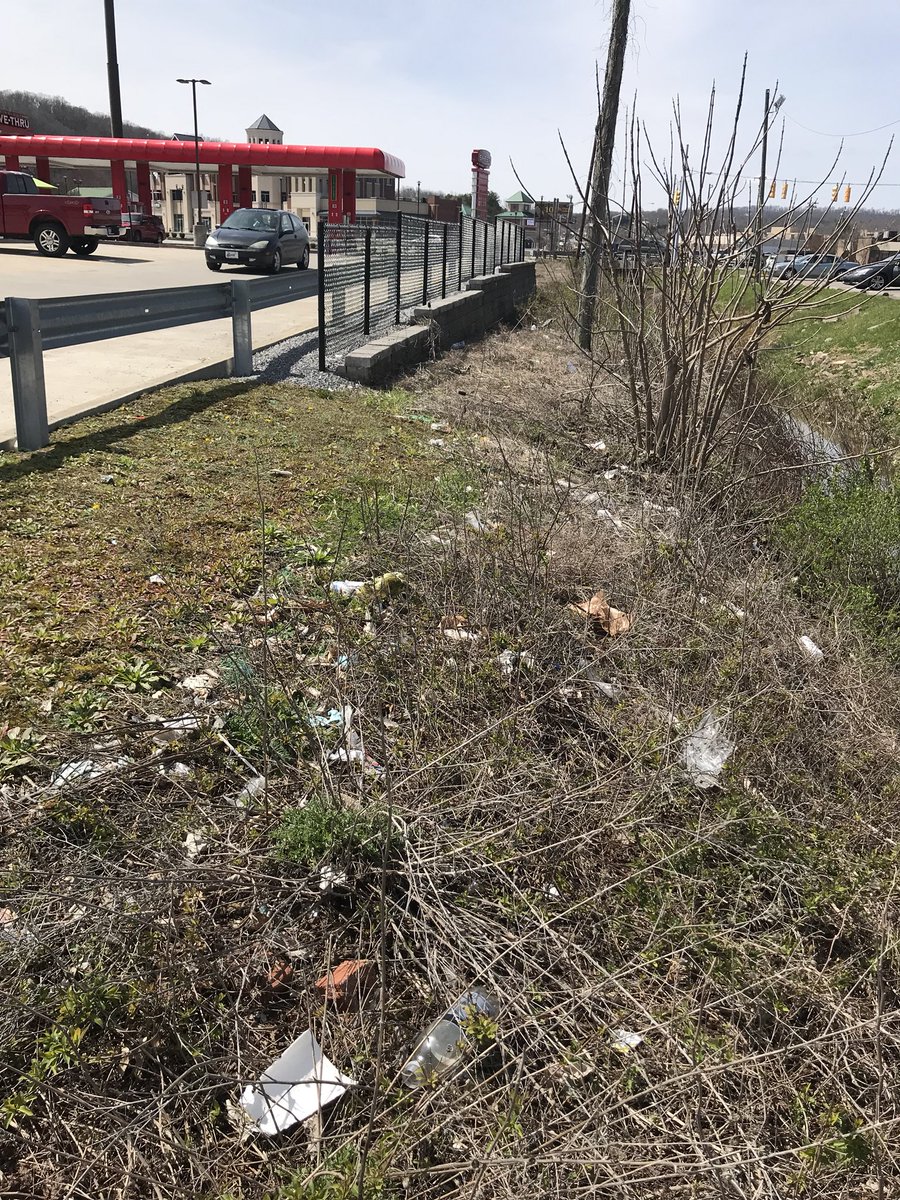 gregpuckettwv's tweet photo. In an effort to #keepmercerclean, we have asked @sheetz on Courthouse Road in Princeton to keep their property clean for over two months. Despite assurances, it still looks like this. So... corporate call outs are officially being made. https://t.co/nA02r937g2