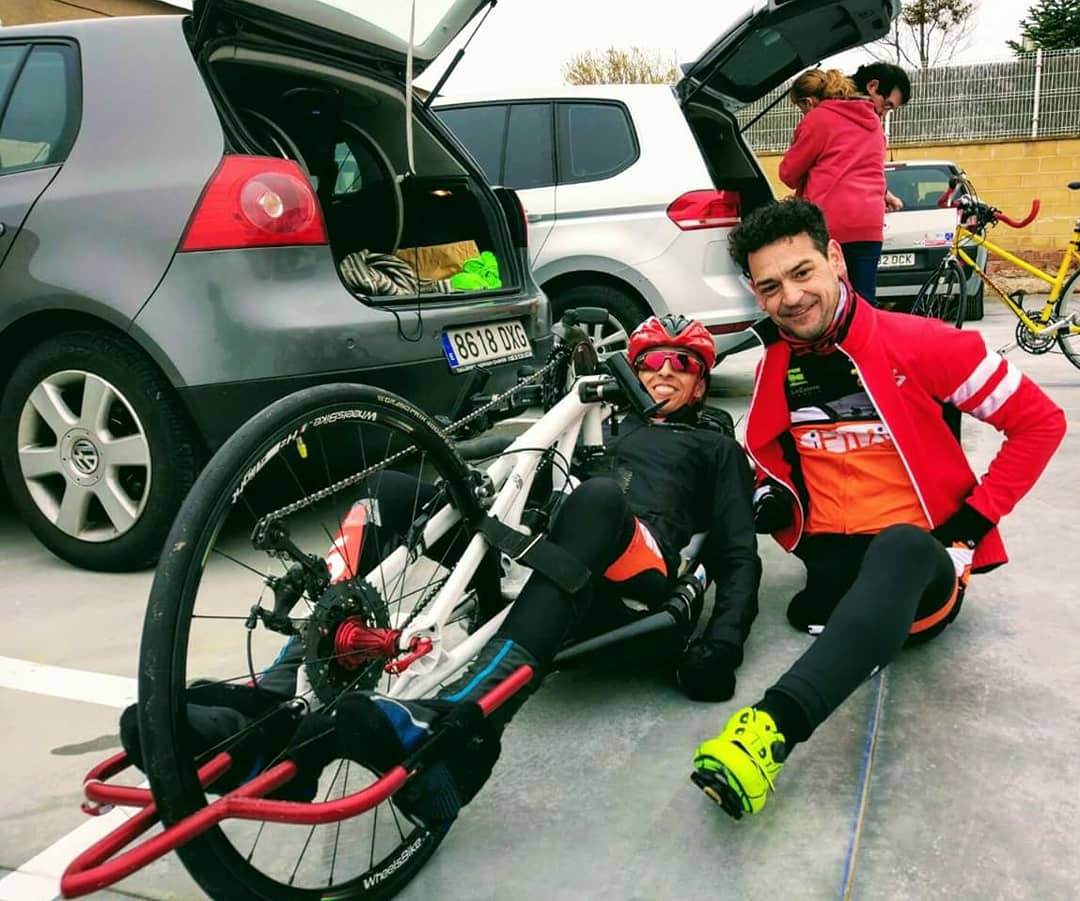 Increíble torneo de 🎾♿ organizado por @aspaym_cyl. donde nuestro jugador de <a href="/sinredvigopadel/">SinRed Padel Vigo y Padel Murcia ♿🎾</a> Berto sigue cojiendo experiencia.
Pero como era poco.... participó también representando al Club Ifit en su primera carrera de ciclismo adaptado del Campeonato de España en Cuenca(Arca)