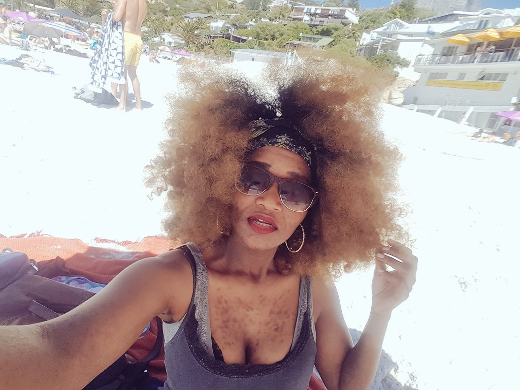 AdoringTankiEm's tweet photo. Make up free Tanki Em out at the beach with designer, Nehanda https://t.co/Mqj0zYkYH3