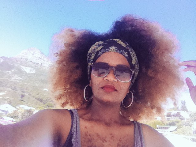 AdoringTankiEm's tweet photo. Make up free Tanki Em out at the beach with designer, Nehanda https://t.co/Mqj0zYkYH3