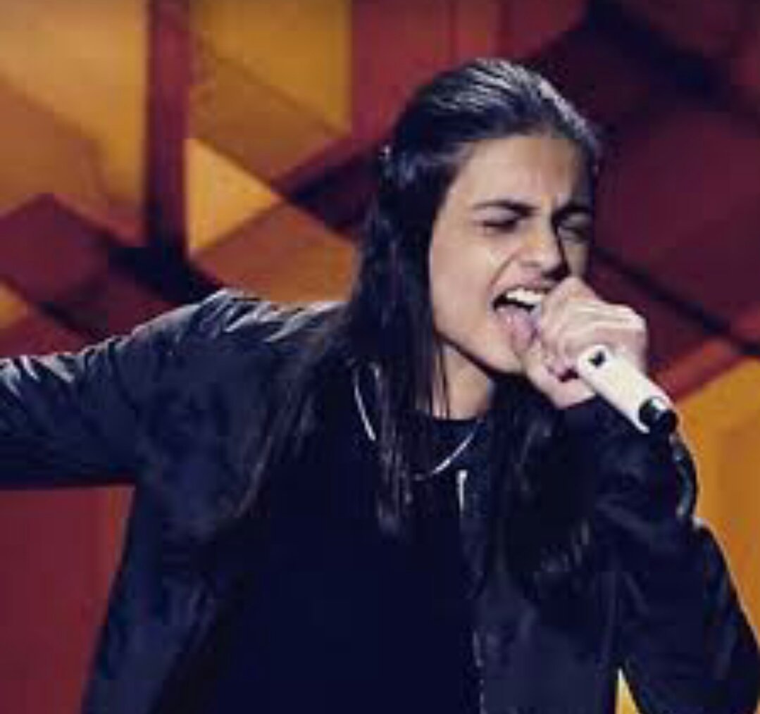 lariteixeira03's tweet photo. Neto Junqueira tá super convidado pra vir fazer um showzinho particular aqui pra mim... uma serenata quem sabe 😊😘
#TheVoiceKids #NetoJunqueira https://t.co/4RRggDz9uP