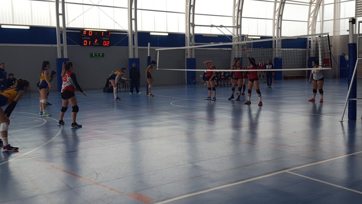 VoleiCatala's tweet photo. El @CVBarcelona es proclama campió de la #FFJF de Primera Divisió celebrada a Cabrils després de guanyar al @VoleiSantCugat per 3-2. Tercer classificat ha estat el Volei Sant Just que ha guanyat 3-2 al @VoleiPremia Enhorabona a tots! https://t.co/gn5Mgl06Hv
