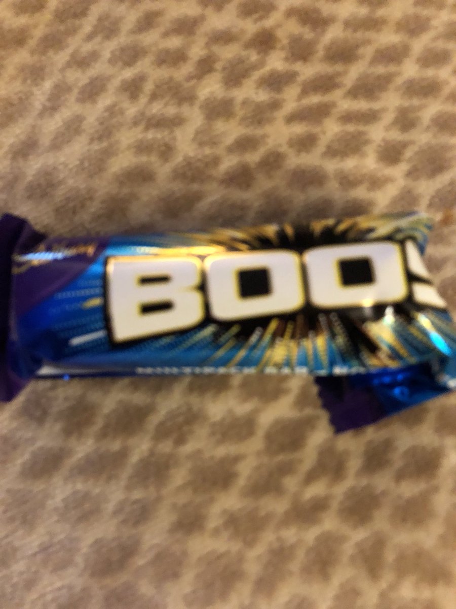 shaunyboy1's tweet photo. Omg I was expecting a boost bar, but because the bar is so small in the packaging i got a boo bar!!!!! @CadburyUK #ripoff https://t.co/612tF05oPP