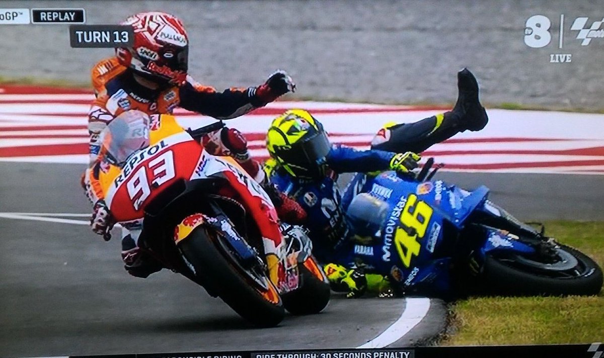 _theScarlettA_'s tweet photo. Valentino Rossi che insulta Marquez come nuovo meme della vita
#MotoGP #ArgentinaGP https://t.co/FFEHUbicdI