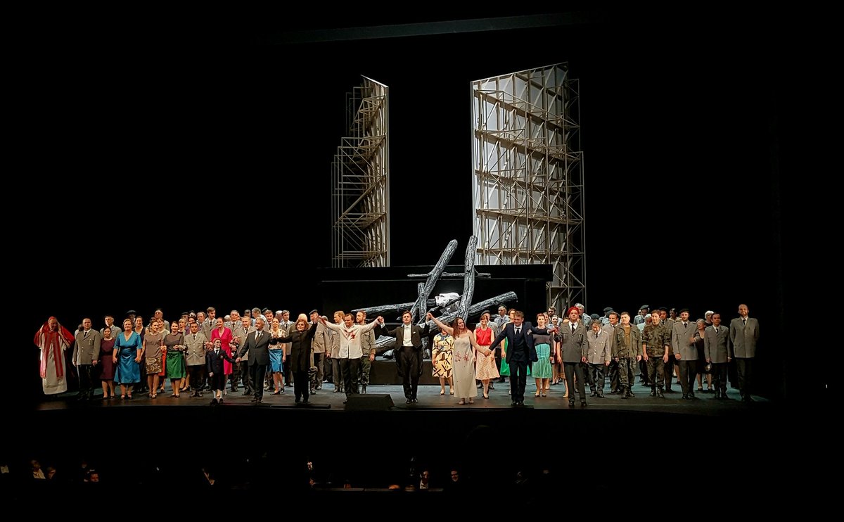Opernjunkie's tweet photo. "Das süße Lied verhallt..."
#CurtainCall eines von Tatjana #Gürbaca spannend, intelligent und konsequent erzählten #Lohengrin|s! #Wagner #Aalto #OperEssen https://t.co/GdvRi8EFfv