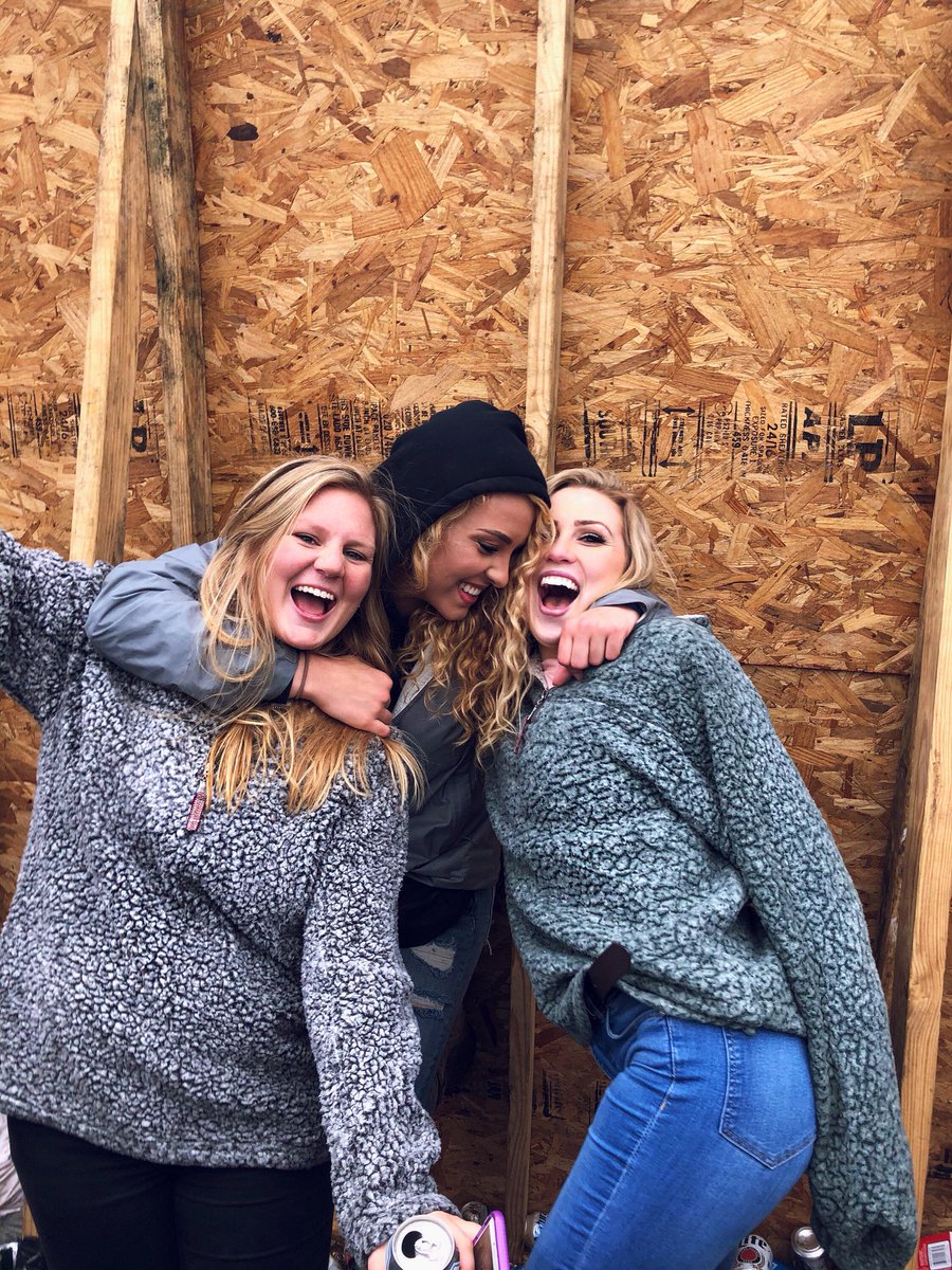 addiemcdonnell's tweet photo. the cold didn’t stop us #chillyfest https://t.co/E5Kdc6NNgl