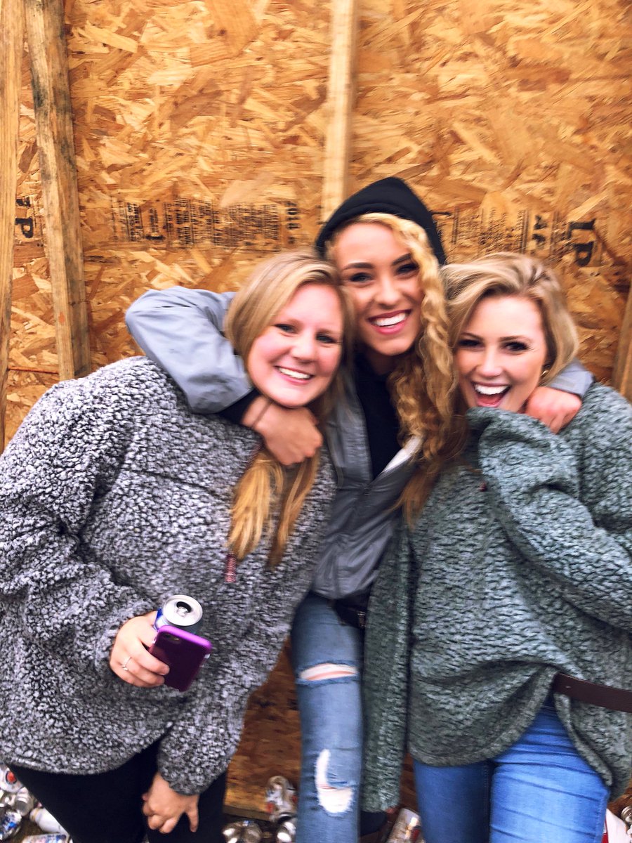 addiemcdonnell's tweet photo. the cold didn’t stop us #chillyfest https://t.co/E5Kdc6NNgl