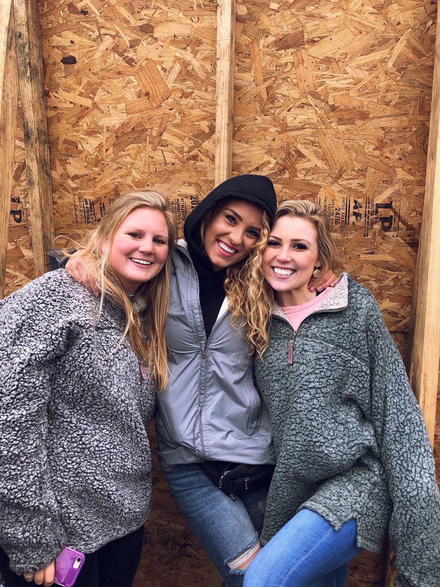 addiemcdonnell's tweet photo. the cold didn’t stop us #chillyfest https://t.co/E5Kdc6NNgl