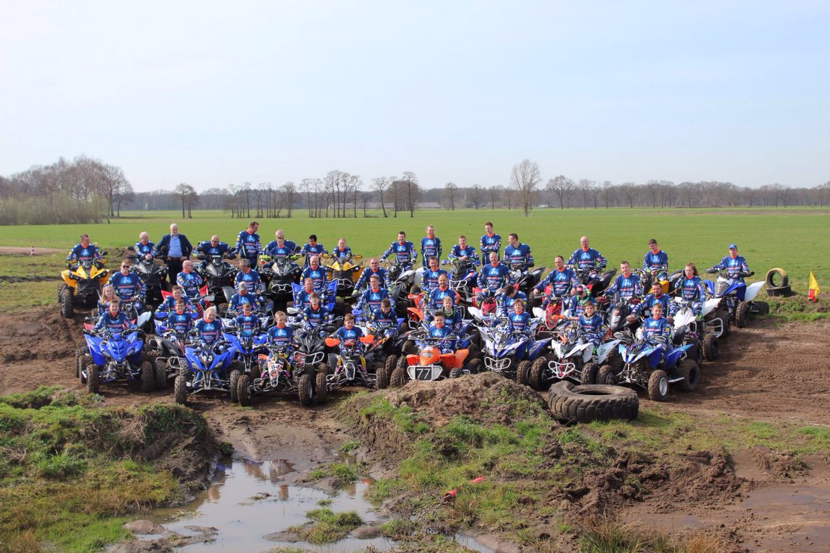 dezandhappers's tweet photo. Quadclub De Veluwse Zandhappers bestaan 5 jaar. Nieuwe team kleding uitgereikt met Gerard van de Hengel @hengelgj @BarneveldseKrnt @dezandhappers https://t.co/OVNMXY4Nkc