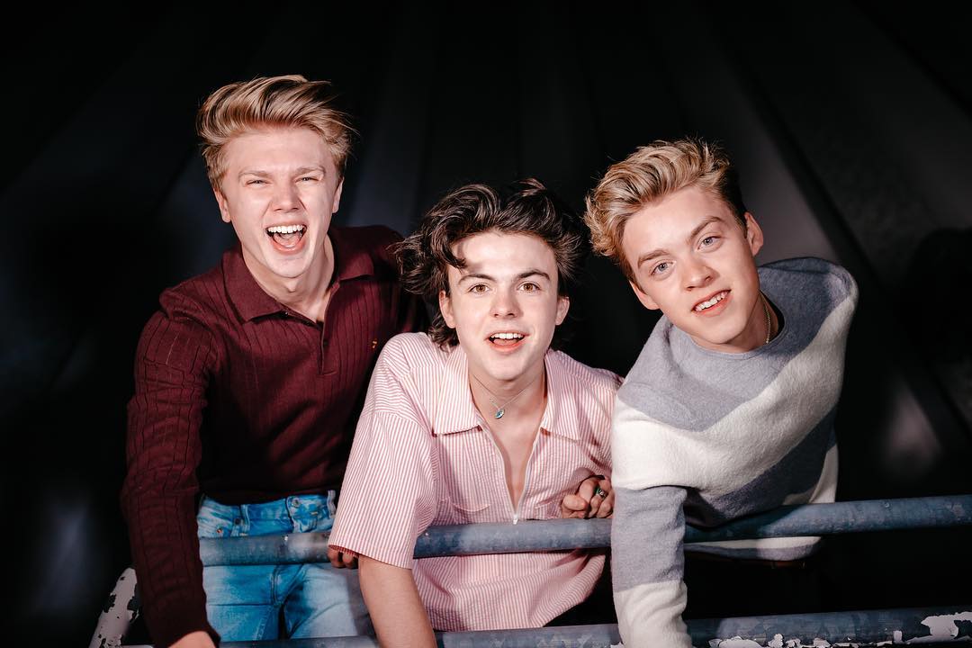 HollywoodRecs's tweet photo. Obsessing over @NewHopeClub 🎶 What's your fave lyric from #StartOverAgain? https://t.co/h4xhL886ZL https://t.co/8Et0ZlpBCz