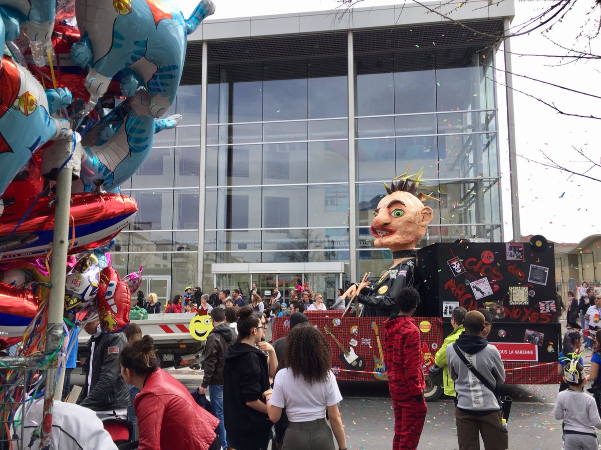 SbastienMarcha5's tweet photo. Moment fort de l’année avec le carnaval de #NoisyLeGrand .
Un formidable travail des associations, des agents de la ville, des maisons pour tous.
Cette année le thème était musique Punk, Disco, Latino, Reggae selon le quartier. https://t.co/XacBvIycAv