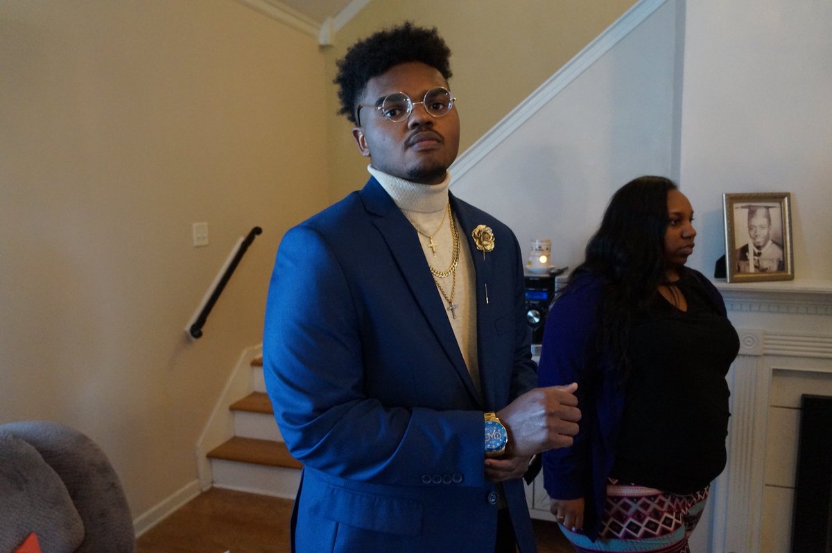 waddupjonjon's tweet photo. Needed to cover up my neck so I wouldn’t catch a cold ❄️ prom2k18 #TheClosingStatement https://t.co/MXt1SRdK6l