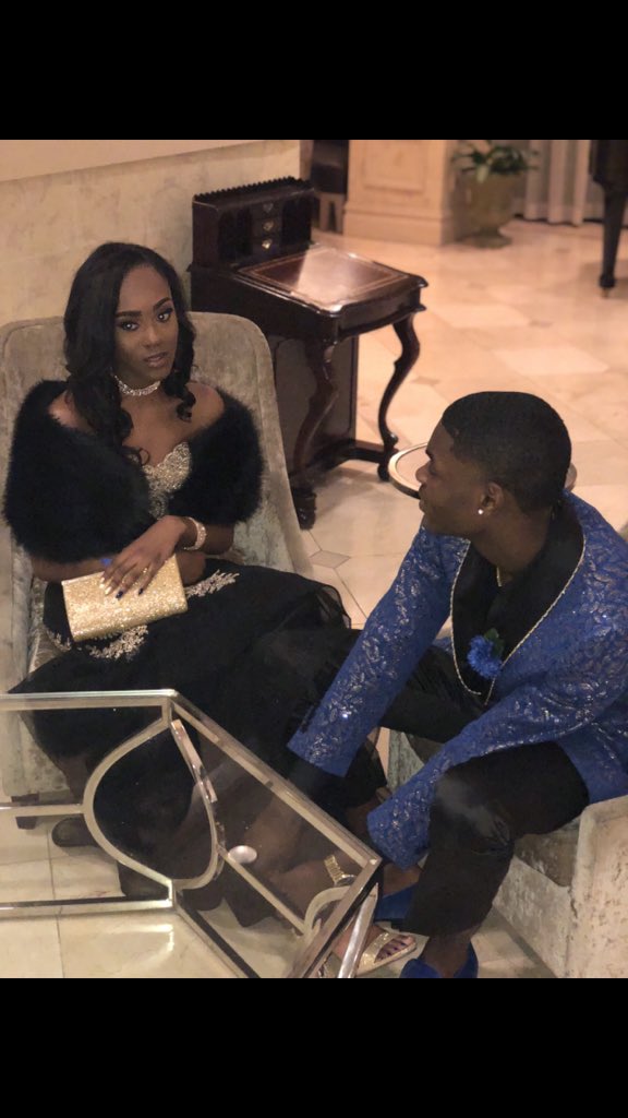 f_gabrielle__'s tweet photo. First Prom!🤩👫❣️ @Turd_10 #royaldrip https://t.co/CJAXhkpypS