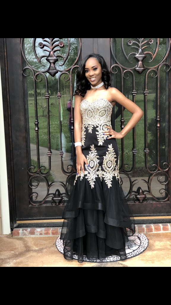 f_gabrielle__'s tweet photo. First Prom!🤩👫❣️ @Turd_10 #royaldrip https://t.co/CJAXhkpypS