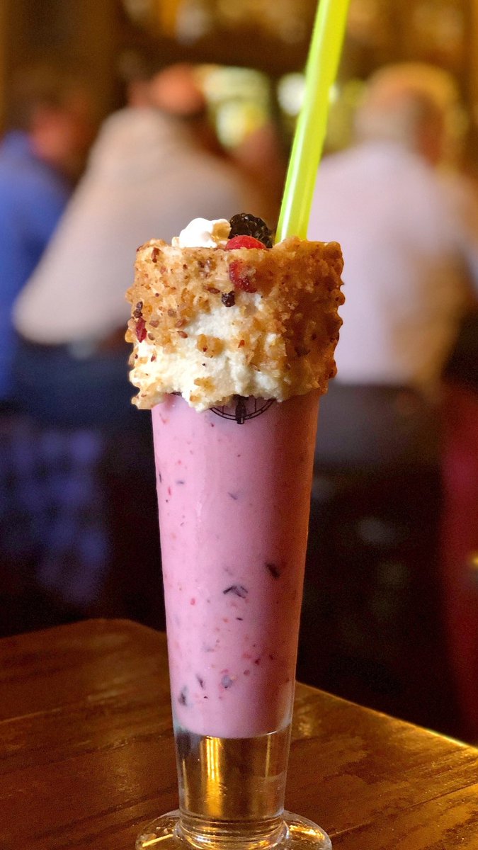 AleMarysBeer's tweet photo. #vegan #whatveganseat #veganfoodshare #veganrecipe #recipevideo #recipeoftheday #veganfood #veganlife #christmascookies #gingerbread #plantbasedsimple #softserve #christmasisalmosthere #cakeinjar #dessertforbreakfast #crumble #parfait #parfaits #jouluherkut #kakkumuru #cakeinajar https://t.co/OGtWk4IenT