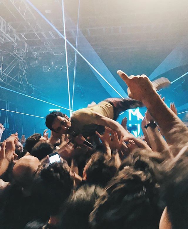 InstaMusicPro's tweet photo. Siete stati al #cosmotronic tour di @cosmo_marcojb? Pare che sia stato spaziale 🤙🏻😂
Fantastico scatto @and.lucchesi 👏🏻👏🏻👏🏻👏🏻👏🏻👏🏻👏🏻 https://t.co/9fURiK201s https://t.co/NB78lJXFyi