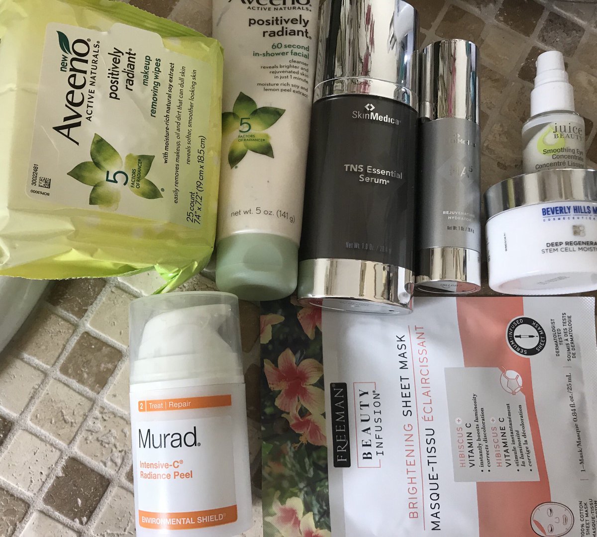spanskigirl's tweet photo. @CassandraYoung Pic is easier.. top row daily - cleanse and moisture. Bottom row when I feel I need a boost - maybe 1x month. https://t.co/ZZYUb0HLZt