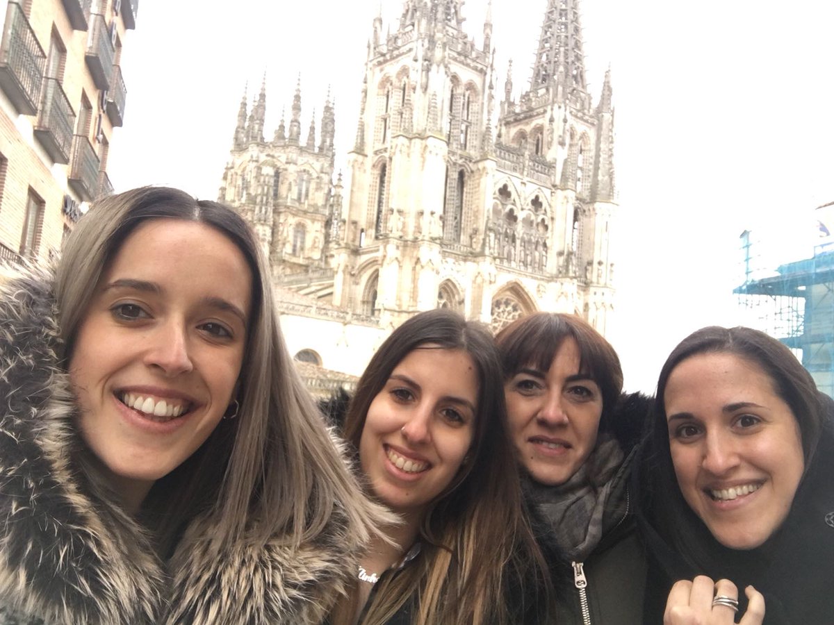 vickyfg21's tweet photo. #Ellas
Que han nacido modelos, divas y súper estrellas 🌟 
#Burgos #Sorpresas 
@0lv1 @bcm0_0 @Ainho_Lgn @Sandrifg7 https://t.co/V2znuou8PB