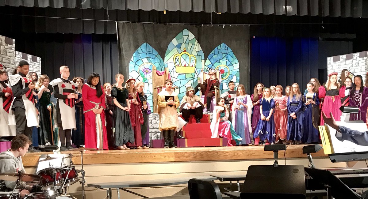 moyjoc's tweet photo. Dress rehearsal for Southern Middle School musical. #wilsonsd #showtime4/13/18-4/14/18 https://t.co/ByO7rmY3aW