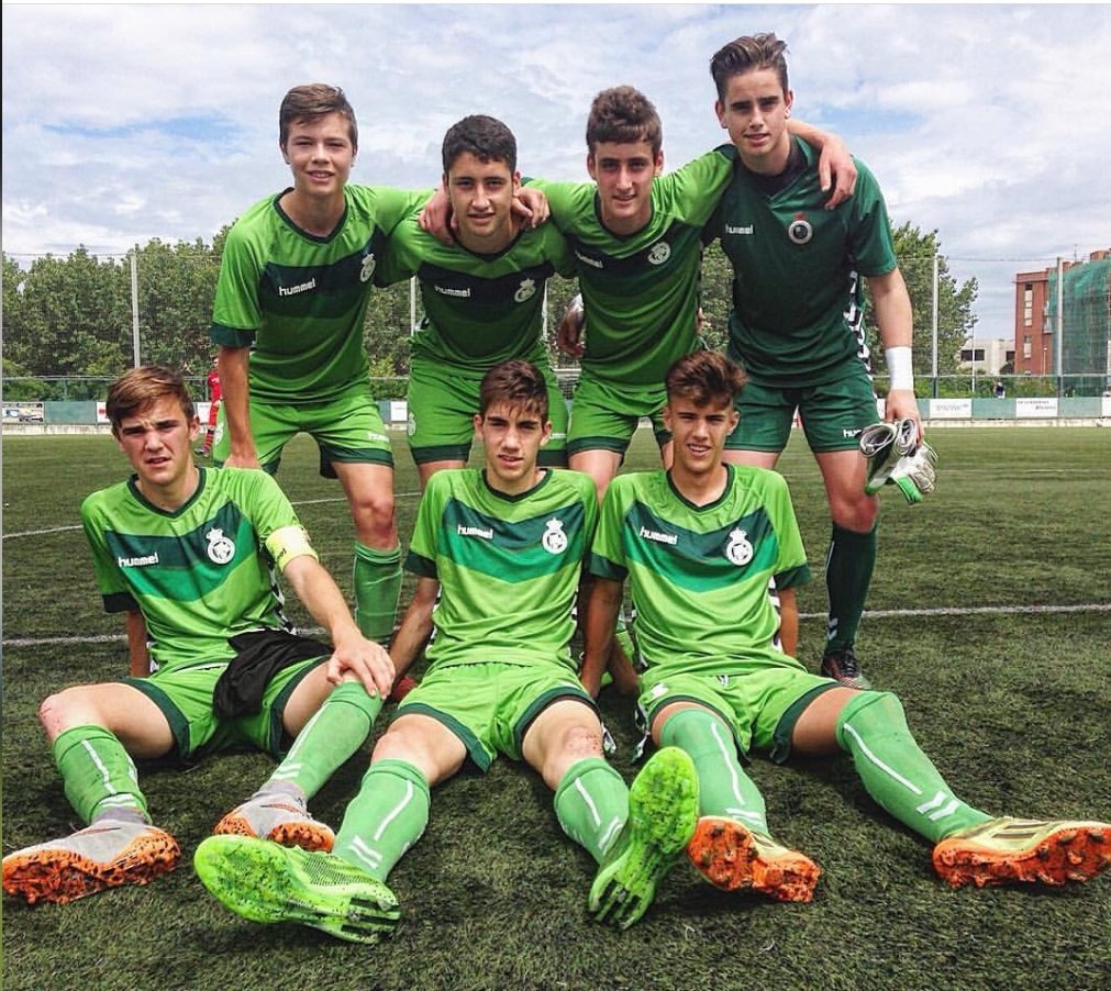 Set13n's tweet photo. Hoy termina una bonita etapa para mi. Un placer haber podido disfrutar dos años de la máxima categoría juvenil. Siempre agradecido a mis compañeros y técnicos del Perines por este maravilloso año, haciéndome sentir importante en todo momento y disfrutando como nunca. GRACIAS💚⚽ https://t.co/aqCvUfmnjL