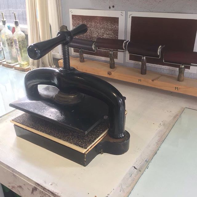 neo_artists's tweet photo. New to us A4 #BookPress and roller stand in place! #SpringClean #PrintRoomJobs #neostudios #Bolton @greatart_uk rollers had them years #LookAfterYourTools https://t.co/irqUjeaOXW https://t.co/bJMuYaYs4F